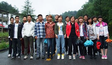青峰網(wǎng)絡(luò)2011年全體員工洛陽老君山、追夢谷兩日游報(bào)道